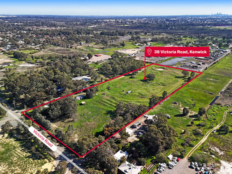 Click to view all images 38 Victoria Road Kenwick WA 6107 - Image 2