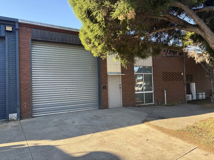 Click to view all images 1 Hinkler Road Mordialloc VIC 3195 - Image 1