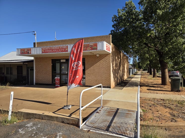Click to view all images 19B Warren St Nyngan NSW 2825 - Image 1
