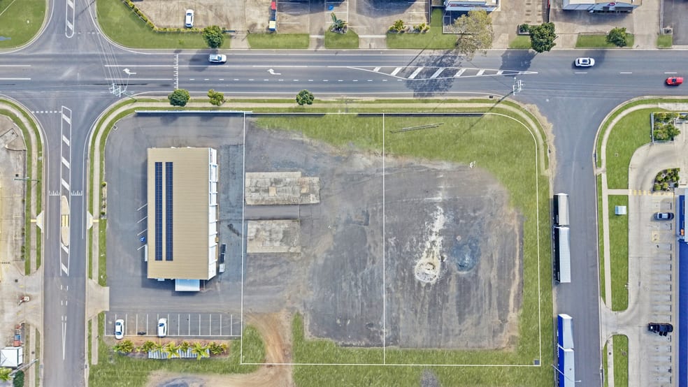Click to view all images 21 Commercial Street Svensson Heights QLD 4670 - Image 3