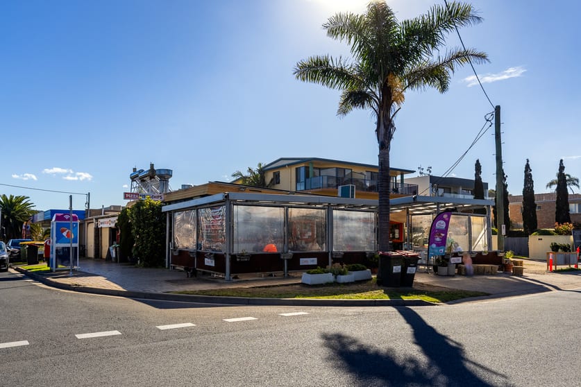 Click to view all images 33 Ocean Drive Merimbula NSW 2548 - Image 2