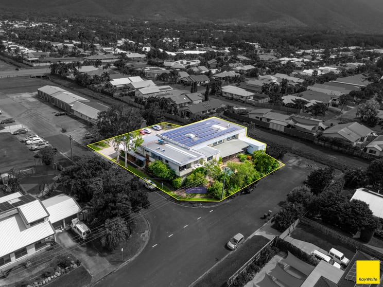 Click to view all images 17 Cayley Street Trinity Beach QLD 4879 - Image 1