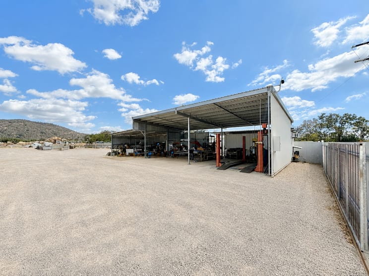 Click to view all images 12 Kimberley Street Stuart QLD 4811 - Image 3