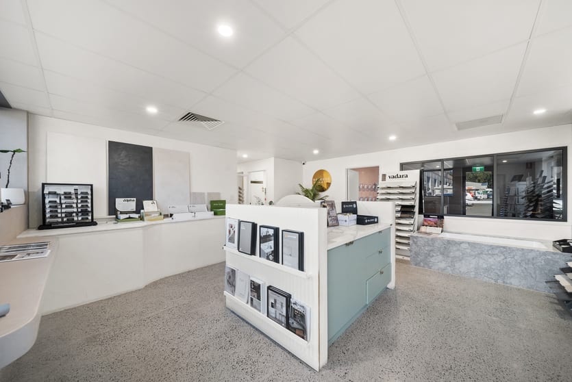 Click to view all images 4/12 Bee Court Burleigh Heads QLD 4220 - Image 3