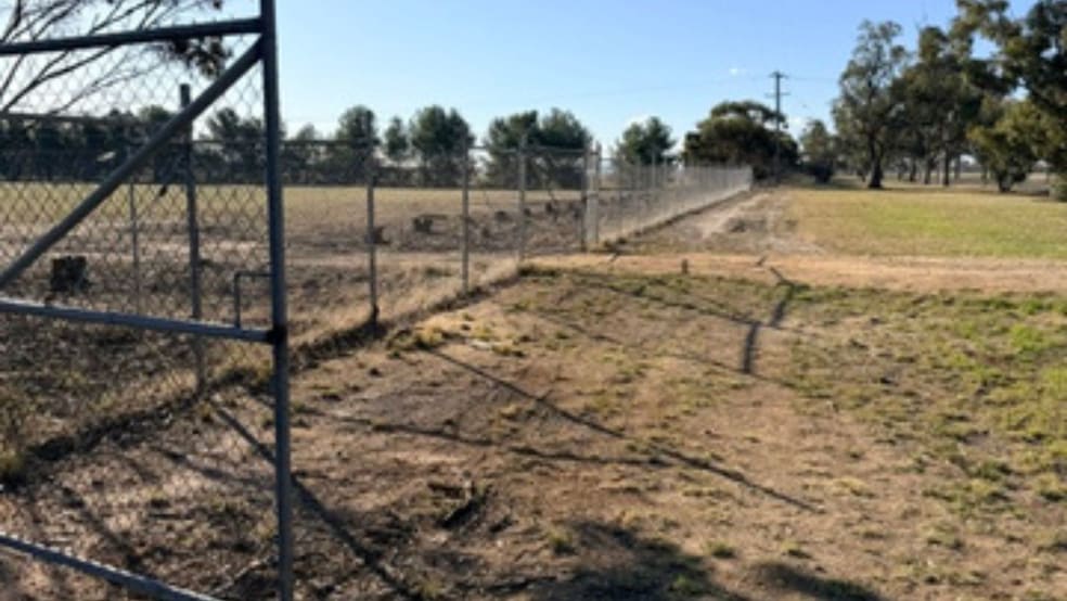 Click to view all images 2 Henty Highway Warracknabeal VIC 3393 - Image 2