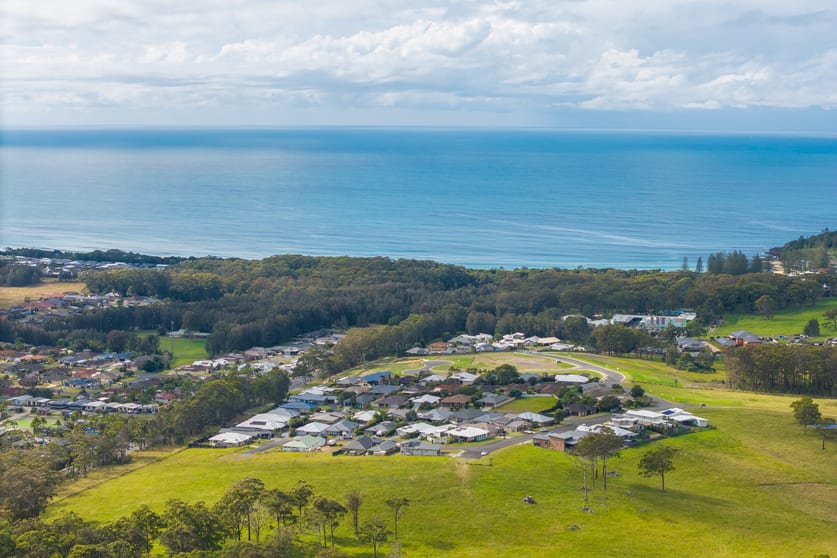 Click to view all images 22 Greenview Drive Black Head NSW 2430 - Image 2