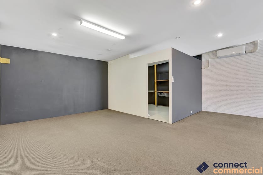 Click to view all images 11/68-70 Township Drive Burleigh Heads QLD 4220 - Image 3