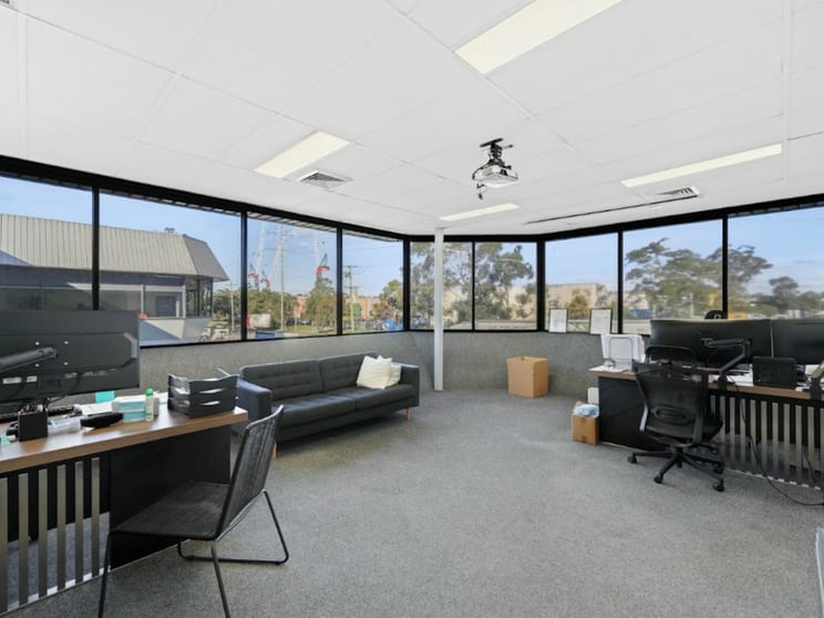 Click to view all images 26 Davis Road Wetherill Park NSW 2164 - Image 3