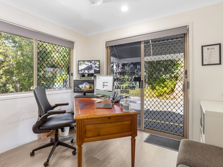 Click to view all images Burleigh Waters QLD 4220 - Image 3