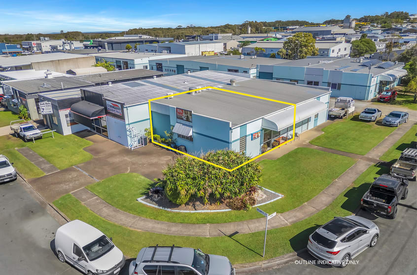 Click to view all images 2/4 Lynne Street Caloundra West QLD 4551 - Image 3