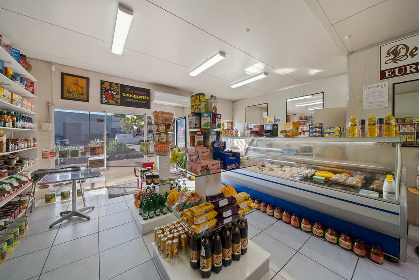 Click to view all images 1/35A Ern Harley Drive Burleigh Heads QLD 4220 - Image 3