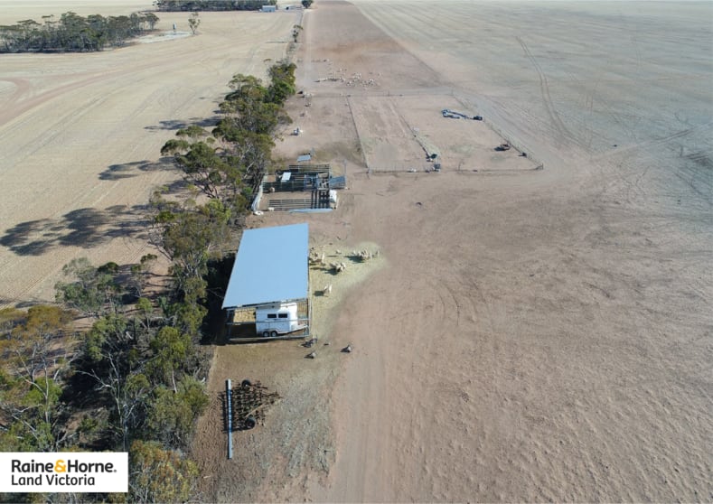 Click to view all images 2/Sea Lake - Swan Hill Road Swan Hill West VIC 3585 - Image 3