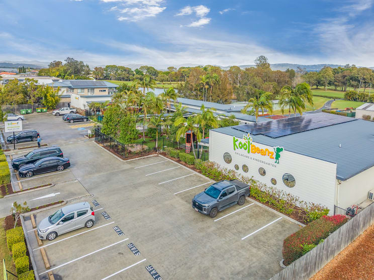Click to view all images 33-37 Fairway Drive Clear Island Waters QLD 4226 - Image 3
