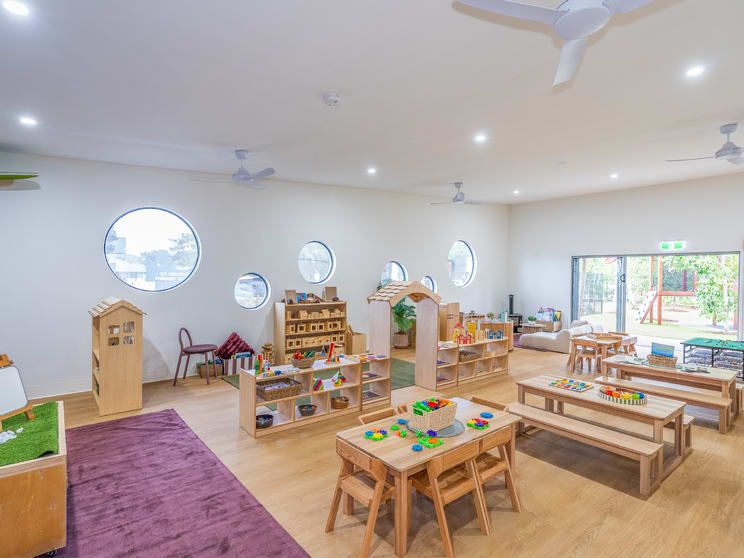Click to view all images 33-37 Fairway Drive Clear Island Waters QLD 4226 - Image 5