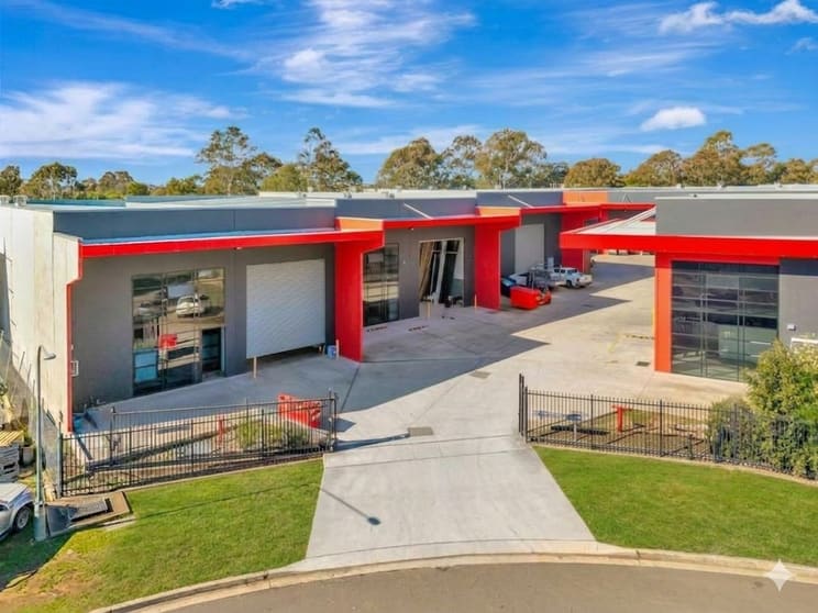 Click to view all images 2/6 EXCHANGE PARADE Smeaton Grange NSW 2567 - Image 1