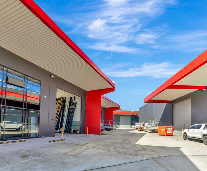 Click to view all images 2/6 EXCHANGE PARADE Smeaton Grange NSW 2567 - Image 2