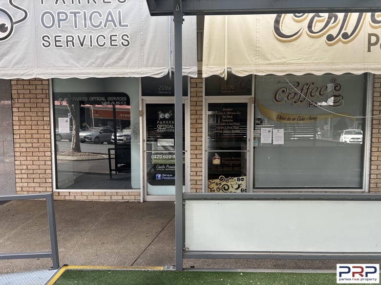 Click to view all images 209 A & B Clarinda Street Parkes NSW 2870 - Image 2