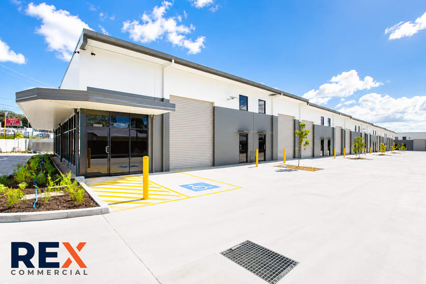 Click to view all images 17 Middle Road Hillcrest QLD 4118 - Image 1