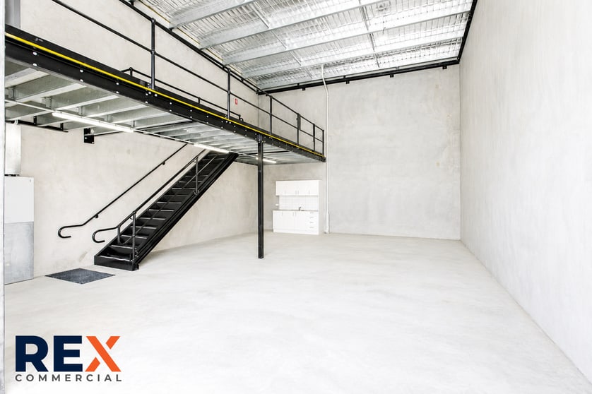 Click to view all images 17 Middle Road Hillcrest QLD 4118 - Image 2