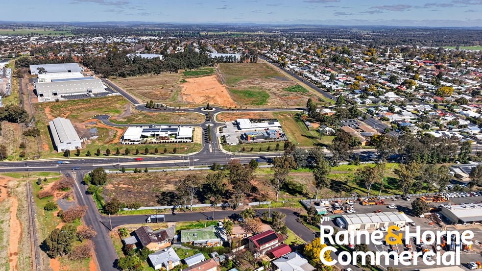 Click to view all images 2 Monash Street Dubbo NSW 2830 - Image 3