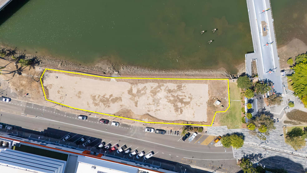 Click to view all images 30 Ogden Street Townsville City QLD 4810 - Image 3
