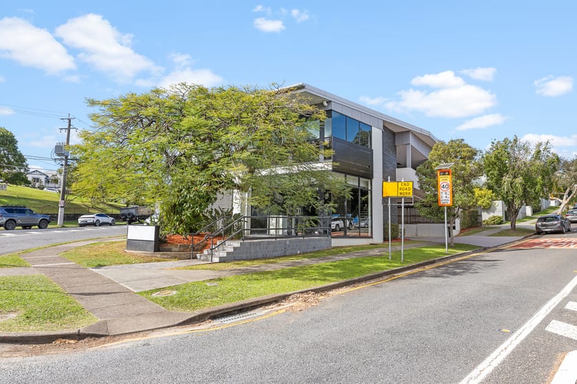 Click to view all images 230 Oxford Street Balmoral QLD 4171 - Image 2