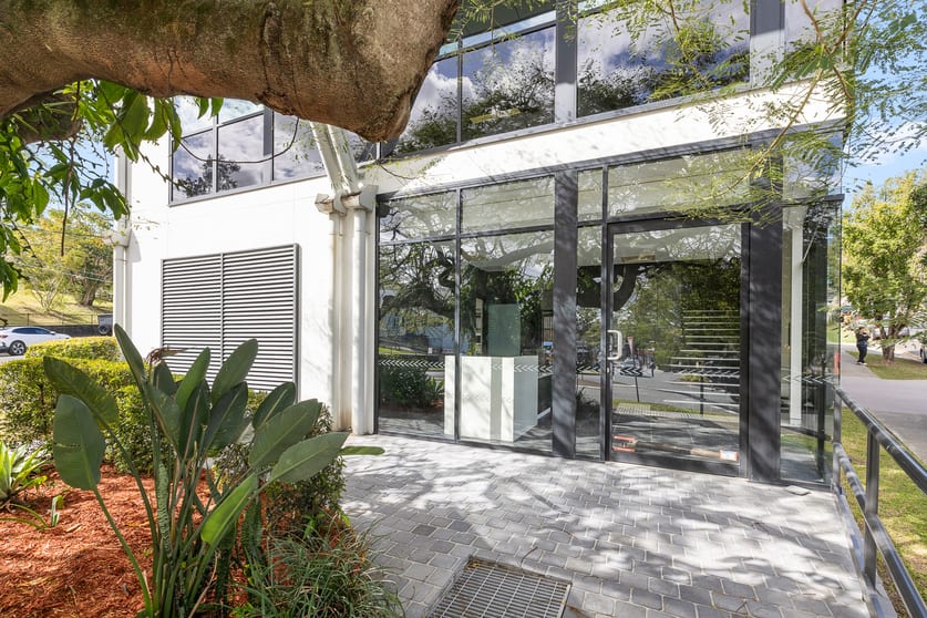Click to view all images 230 Oxford Street Balmoral QLD 4171 - Image 3