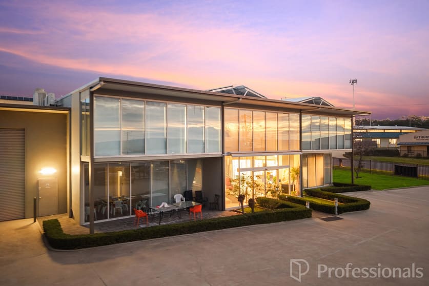 Click to view all images 16 Bradwardine Road Robin Hill NSW 2795 - Image 3