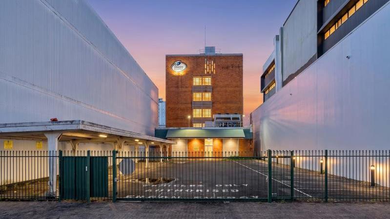 Click to view all images 109 Lake Street Cairns City QLD 4870 - Image 3