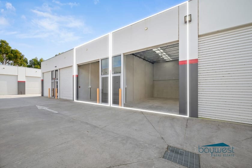 Click to view all images 4&5/10 Dutton Street Rosebud VIC 3939 - Image 2
