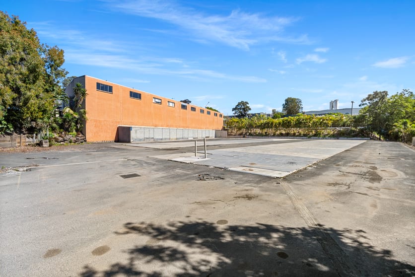 Click to view all images 17 Rudman Parade Burleigh Heads QLD 4220 - Image 4