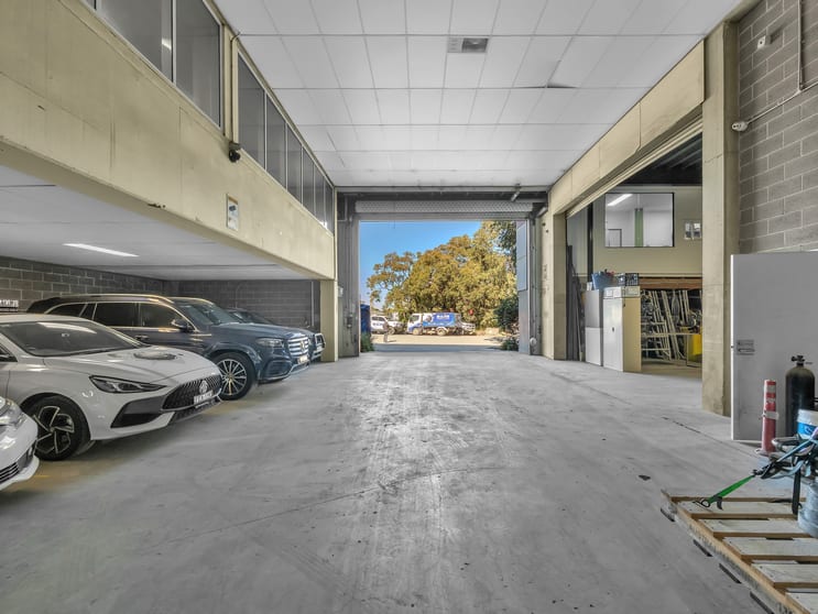 Click to view all images 1/6 Meadow Way Banksmeadow NSW 2019 - Image 1