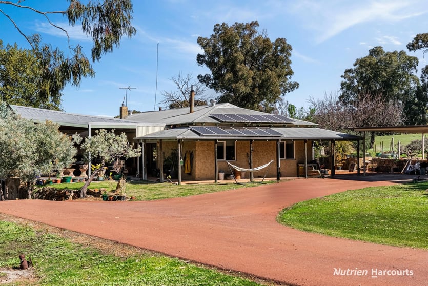Click to view all images 1279 Brookton Highway Karragullen WA 6111 - Image 2