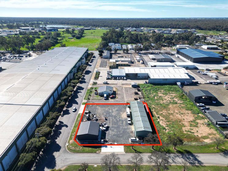 Click to view all images 10 Dillon Street Cobram VIC 3644 - Image 3