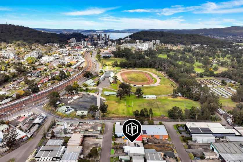 Click to view all images 5 Wollong Street Gosford NSW 2250 - Image 4