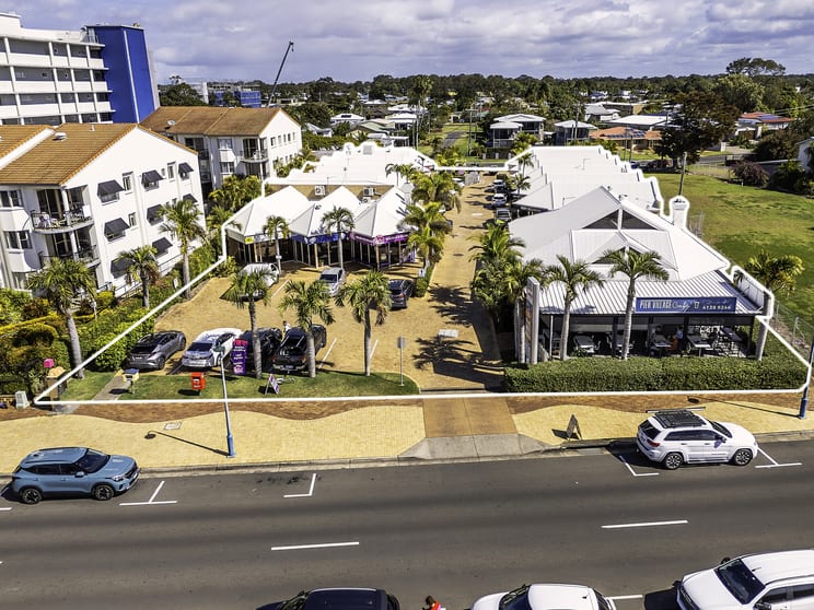 Click to view all images Pier Village Shopping Centre, 564 Esplanade Urangan QLD 4655 - Image 1