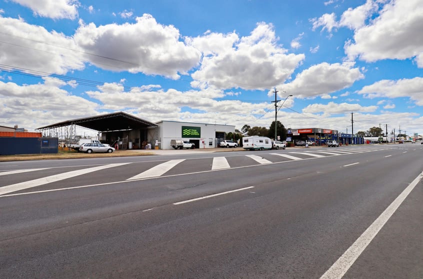Click to view all images 29-31 Dawson Highway Biloela QLD 4715 - Image 2