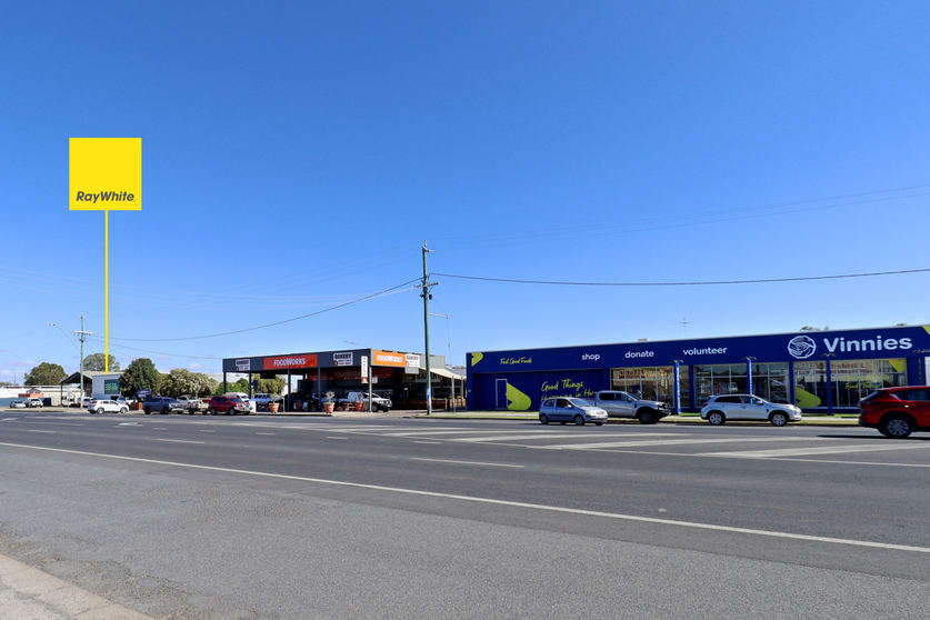 Click to view all images 29-31 Dawson Highway Biloela QLD 4715 - Image 3