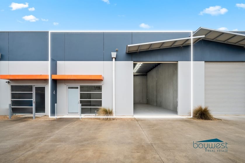 Click to view all images 4/5 Suffolk Street Rosebud VIC 3939 - Image 2