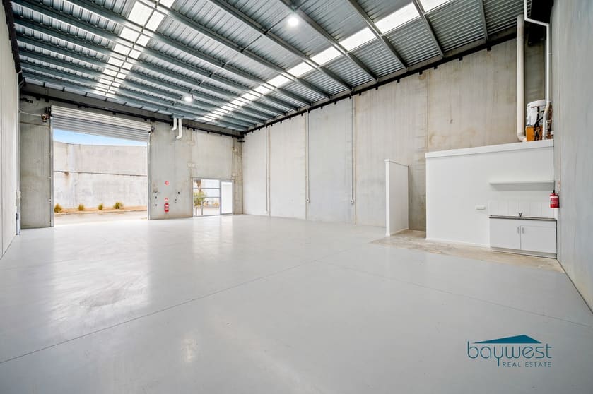 Click to view all images 4/5 Suffolk Street Rosebud VIC 3939 - Image 3