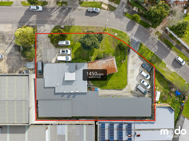 Click to view all images 2 Wedmore Road Boronia VIC 3155 - Image 3