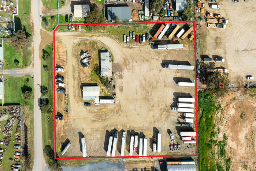 Click to view all images 8-16 Gibson Place Howlong NSW 2643 - Image 3