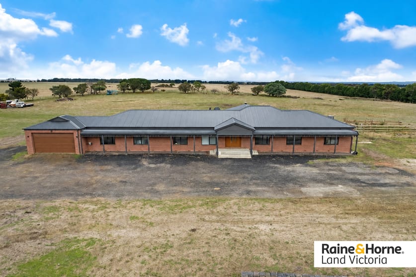 Click to view all images 95 Nariel Court Ballan VIC 3342 - Image 3