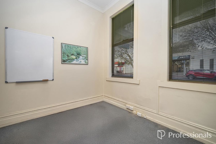 Click to view all images 73 Gray Street Hamilton VIC 3300 - Image 2