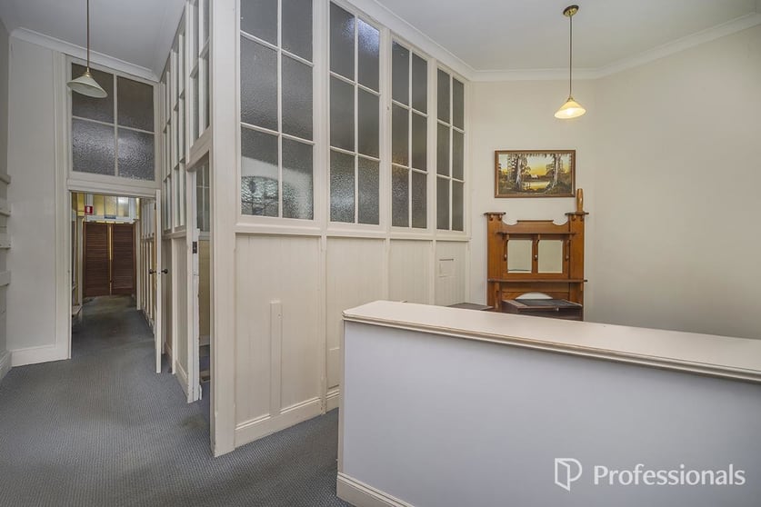 Click to view all images 73 Gray Street Hamilton VIC 3300 - Image 3