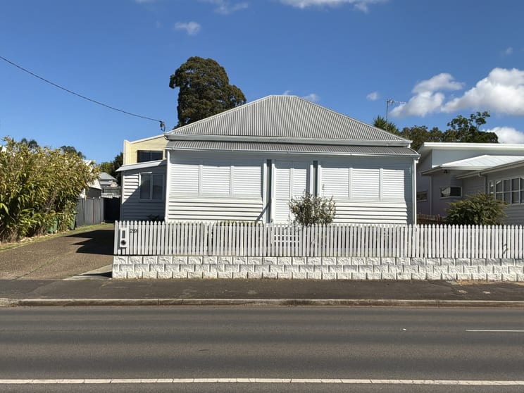 Click to view all images 29 Clifford Street Toowoomba City QLD 4350 - Image 4