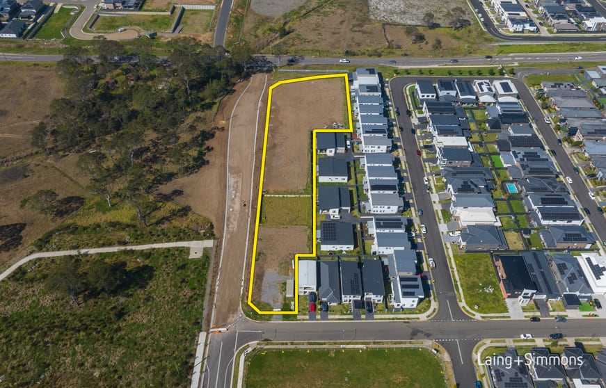 Click to view all images 19 Edmund Street Grantham Farm NSW 2765 - Image 3