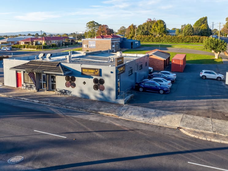 Click to view all images 102 Weld Street Beaconsfield TAS 7270 - Image 3