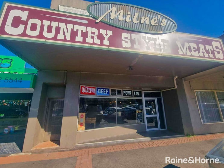 Click to view all images 41 Main Street Young NSW 2594 - Image 3