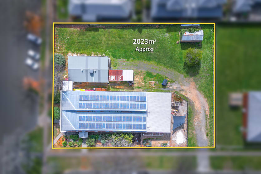 Click to view all images 30 Fisher Street Gisborne VIC 3437 - Image 2